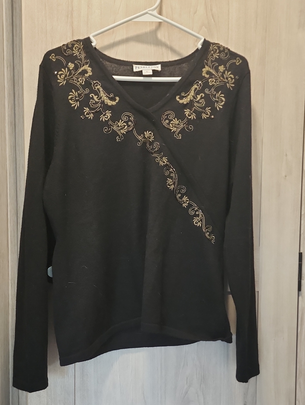 Pendleton 100% Merino Wool Black Embroidered Sweater Women's Floral V-Neck | L
